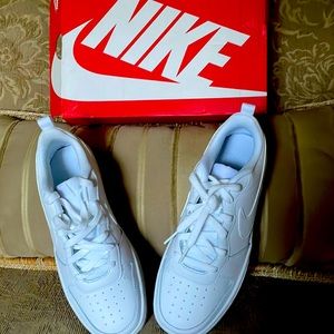 Brand new Nike court low 2 white with box!